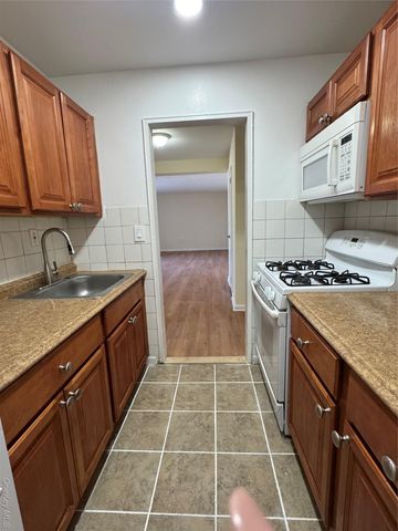 30 S. Cole 1 L, Spring Valley, NY 10977