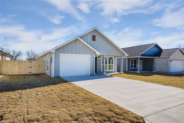 99 S Fir Street, Celeste, TX 75423