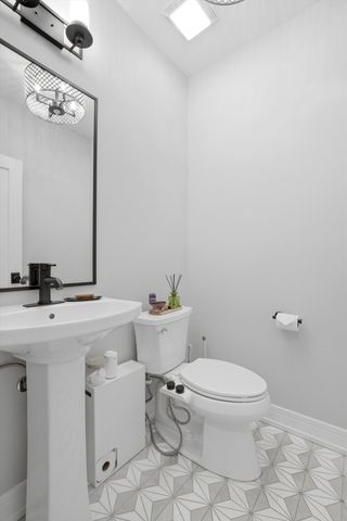 1635 N Central Park Avenue, Chicago, IL 60647