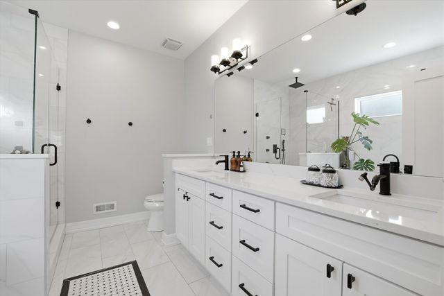 1635 N Central Park Avenue, Chicago, IL 60647