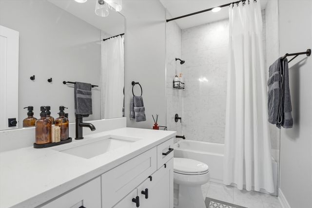 1635 N Central Park Avenue, Chicago, IL 60647