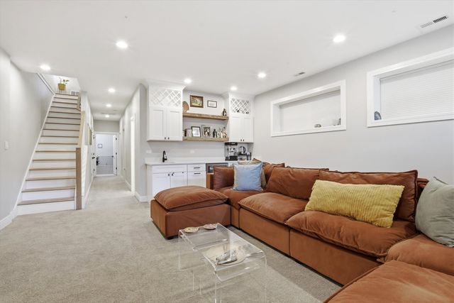 1635 N Central Park Avenue, Chicago, IL 60647