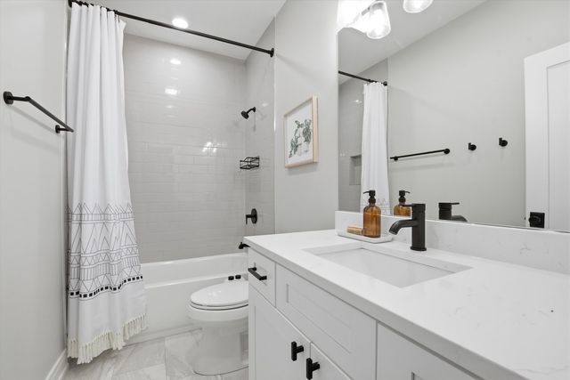 1635 N Central Park Avenue, Chicago, IL 60647