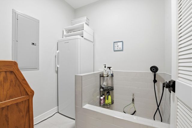 1635 N Central Park Avenue, Chicago, IL 60647