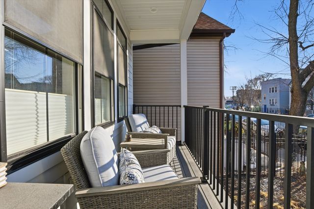 1635 N Central Park Avenue, Chicago, IL 60647