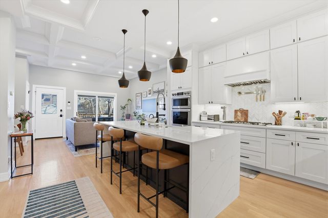1635 N Central Park Avenue, Chicago, IL 60647
