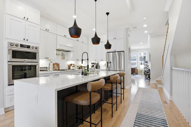 1635 N Central Park Avenue, Chicago, IL 60647