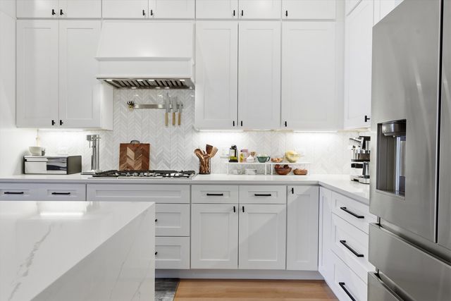 1635 N Central Park Avenue, Chicago, IL 60647