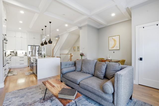 1635 N Central Park Avenue, Chicago, IL 60647