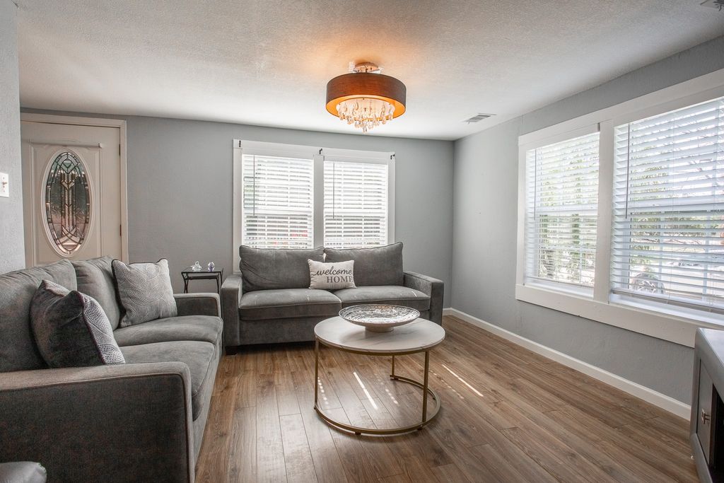 519 Taylor Street, Arlington, TX 76011