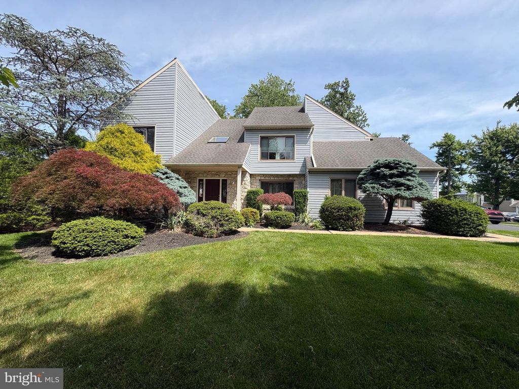 206 STEEPLECHASE DR, NORTH WALES, PA 19454 — exterior