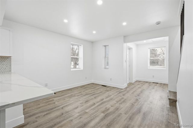 21912 E 10 Mile Road, Saint Clair Shores, MI 48080