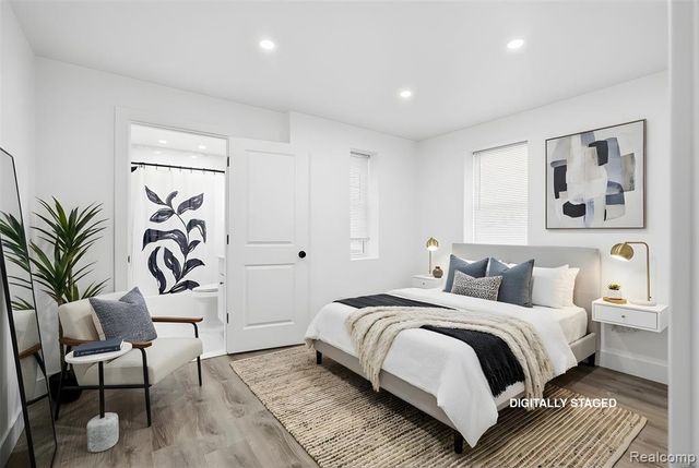 21912 E 10 Mile Road, Saint Clair Shores, MI 48080