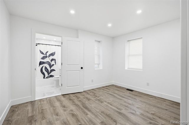 21912 E 10 Mile Road, Saint Clair Shores, MI 48080