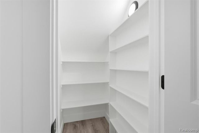 21912 E 10 Mile Road, Saint Clair Shores, MI 48080