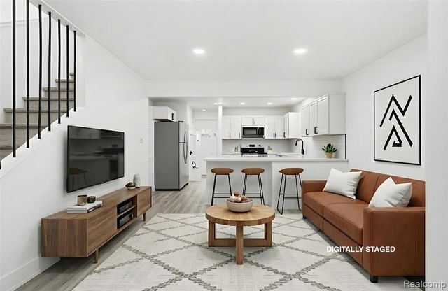 21912 E 10 Mile Road, Saint Clair Shores, MI 48080