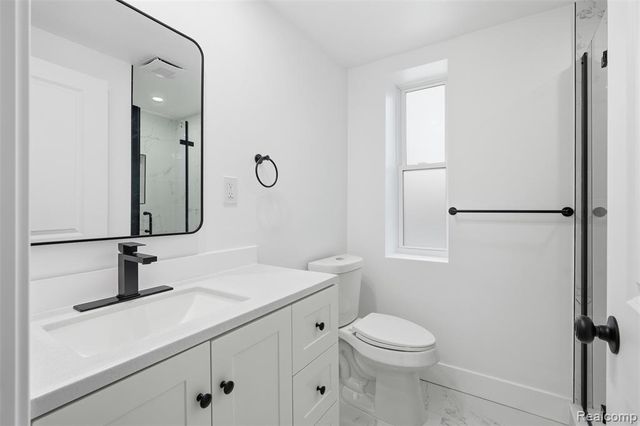 21912 E 10 Mile Road, Saint Clair Shores, MI 48080