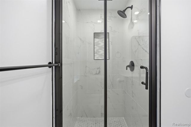 21912 E 10 Mile Road, Saint Clair Shores, MI 48080