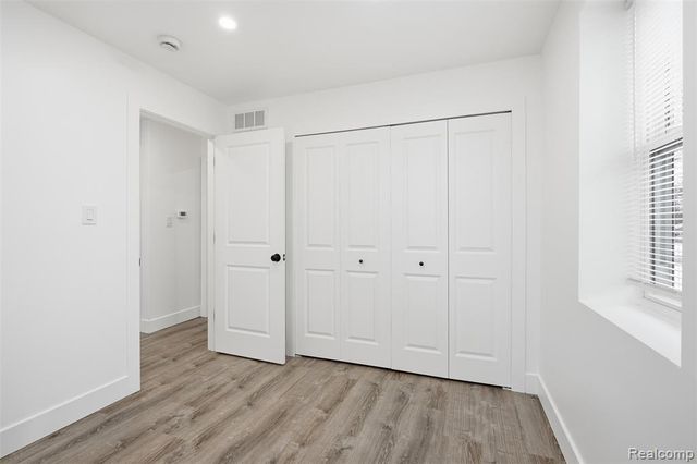 21912 E 10 Mile Road, Saint Clair Shores, MI 48080