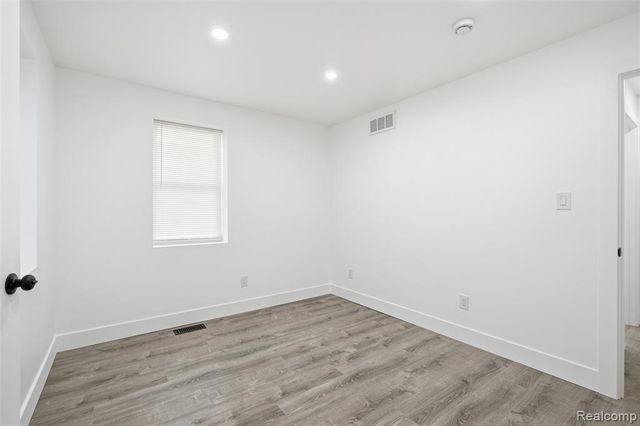 21912 E 10 Mile Road, Saint Clair Shores, MI 48080