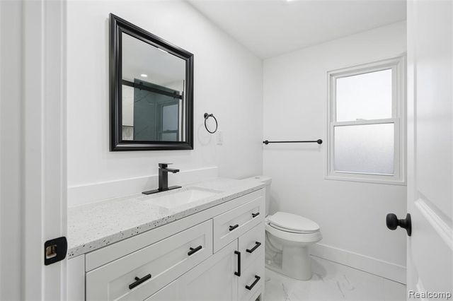 21912 E 10 Mile Road, Saint Clair Shores, MI 48080