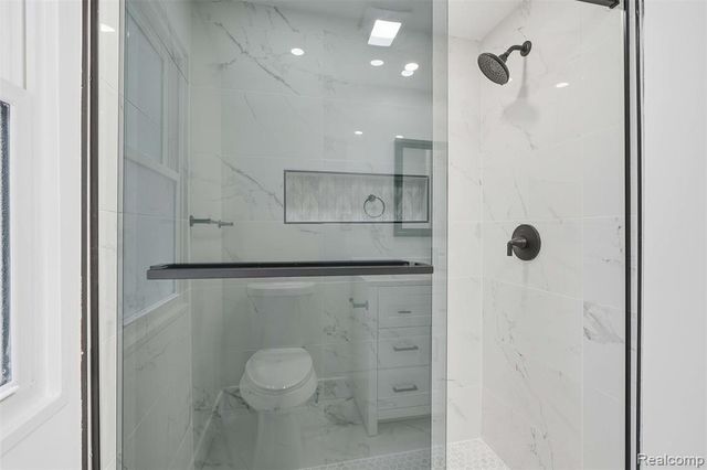 21912 E 10 Mile Road, Saint Clair Shores, MI 48080