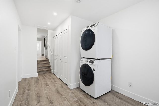 21912 E 10 Mile Road, Saint Clair Shores, MI 48080