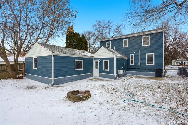 21912 E 10 Mile Road, Saint Clair Shores, MI 48080