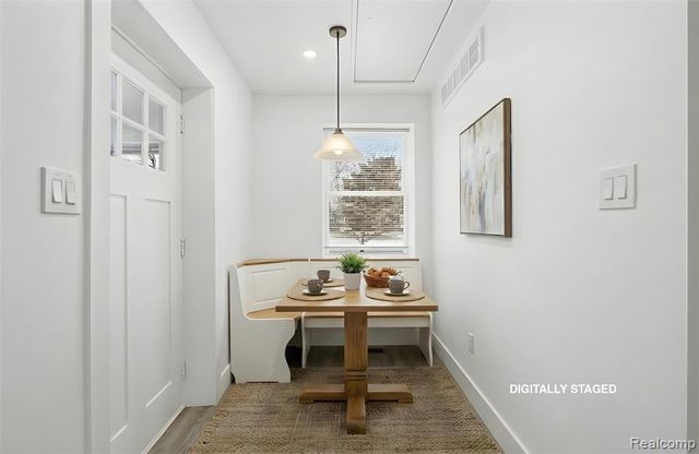 21912 E 10 Mile Road, Saint Clair Shores, MI 48080