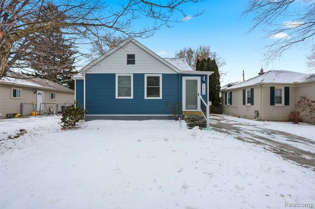 21912 E 10 Mile Road, Saint Clair Shores, MI 48080