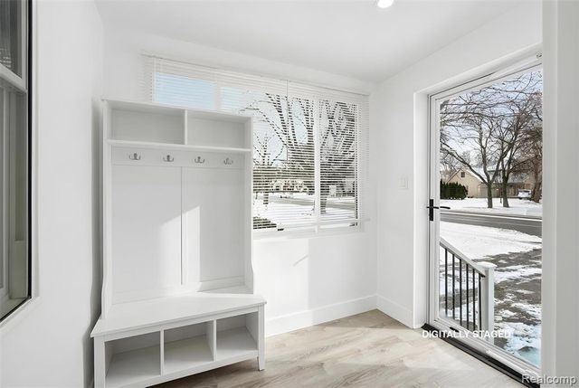 21912 E 10 Mile Road, Saint Clair Shores, MI 48080