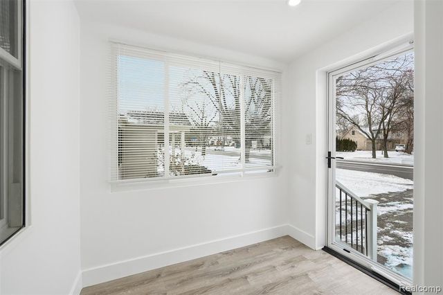 21912 E 10 Mile Road, Saint Clair Shores, MI 48080