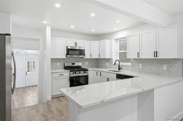 21912 E 10 Mile Road, Saint Clair Shores, MI 48080