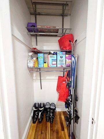 1564 Commonwealth Ave 5, Boston, MA 02135