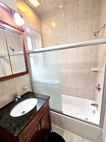 1564 Commonwealth Ave 5, Boston, MA 02135