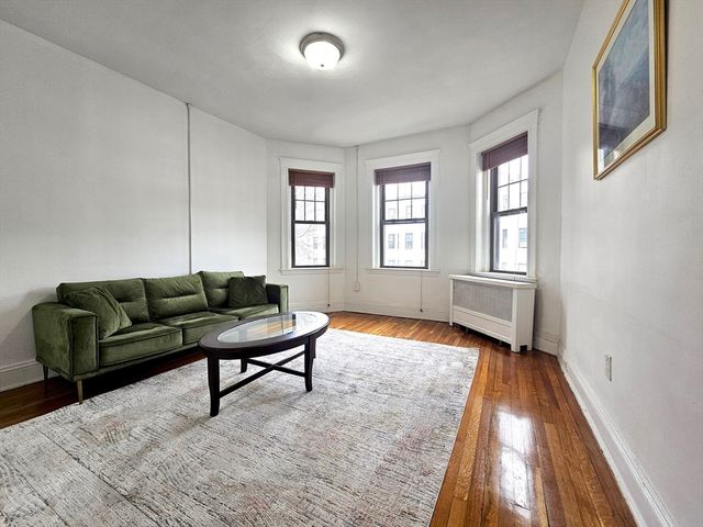 1564 Commonwealth Ave 5, Boston, MA 02135