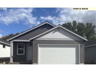 1574 N YOUNG St, Lafayette, OR 97127