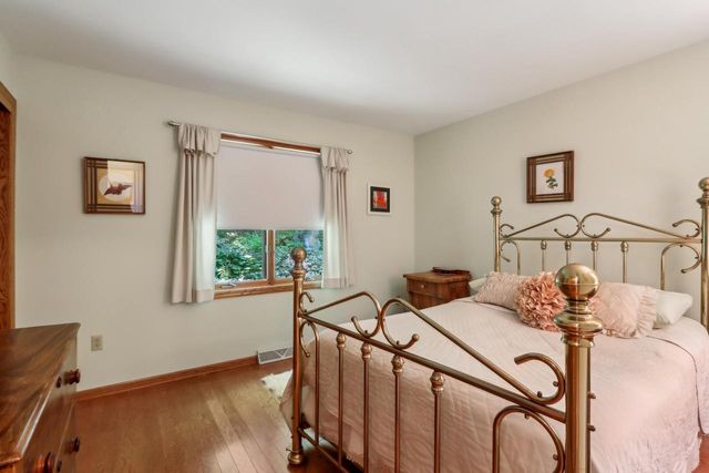 16625 Tanglewood DRIVE, Brookfield, WI 53005