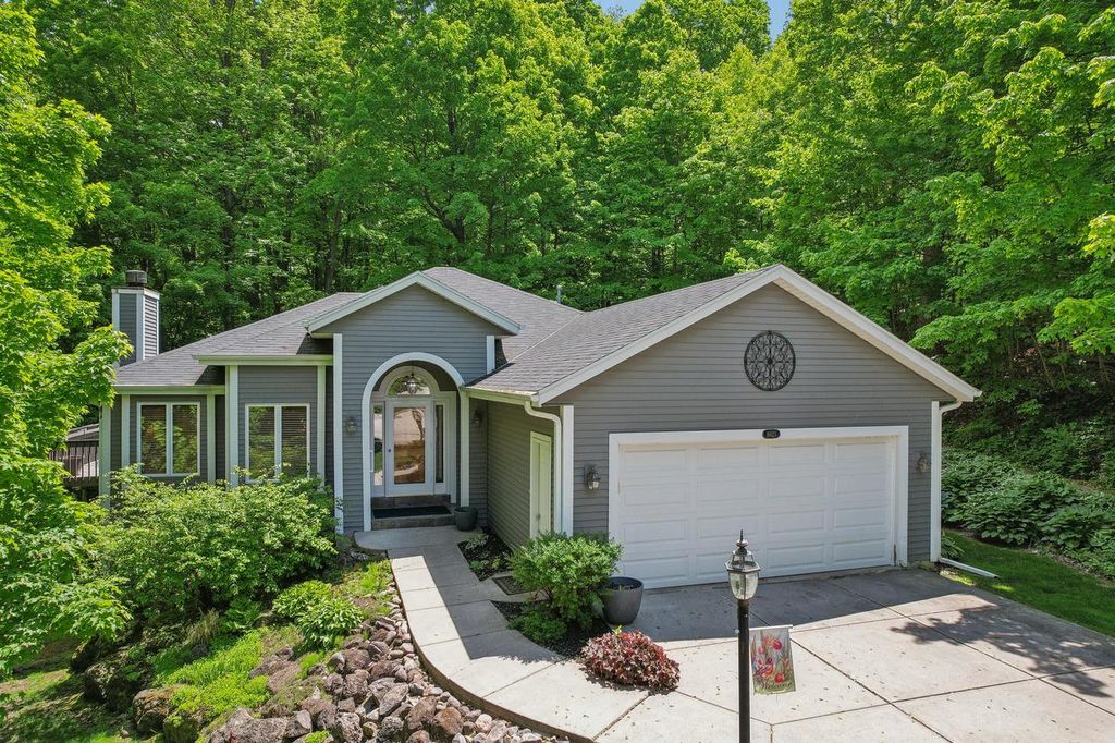 16625 Tanglewood DRIVE, Brookfield, WI 53005