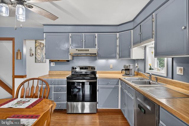 926 BROAD ST, Akron, PA 17501