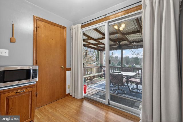 926 BROAD ST, Akron, PA 17501