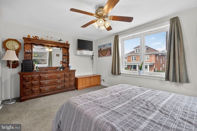 926 BROAD ST, Akron, PA 17501