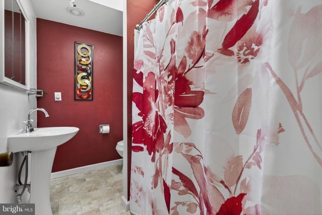 926 BROAD ST, Akron, PA 17501