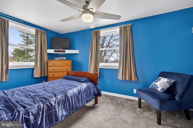 926 BROAD ST, Akron, PA 17501