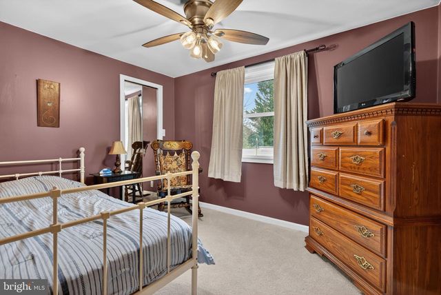 926 BROAD ST, Akron, PA 17501