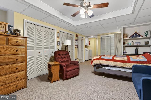 926 BROAD ST, Akron, PA 17501