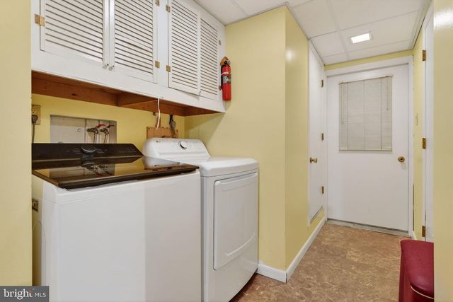 926 BROAD ST, Akron, PA 17501