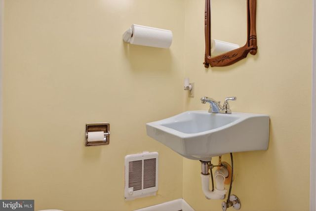 926 BROAD ST, Akron, PA 17501