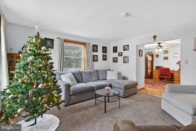 926 BROAD ST, Akron, PA 17501