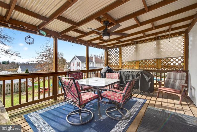 926 BROAD ST, Akron, PA 17501